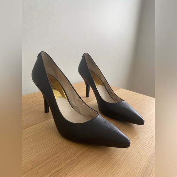 Michael Kors black leather pumps EUC - Picture 15 of 16